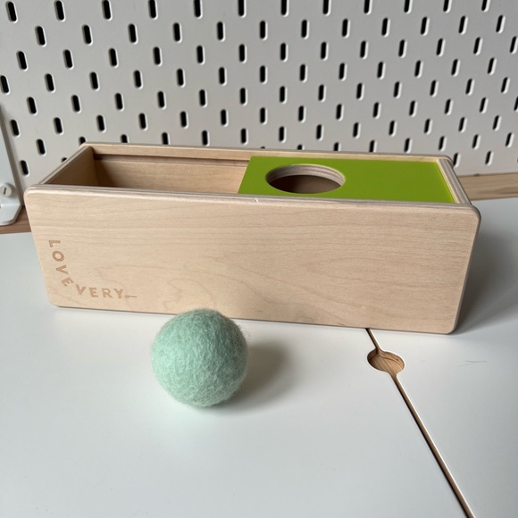 LOVEVERY Sliding Top Box Wood with felt ball - Picture 2 of 7